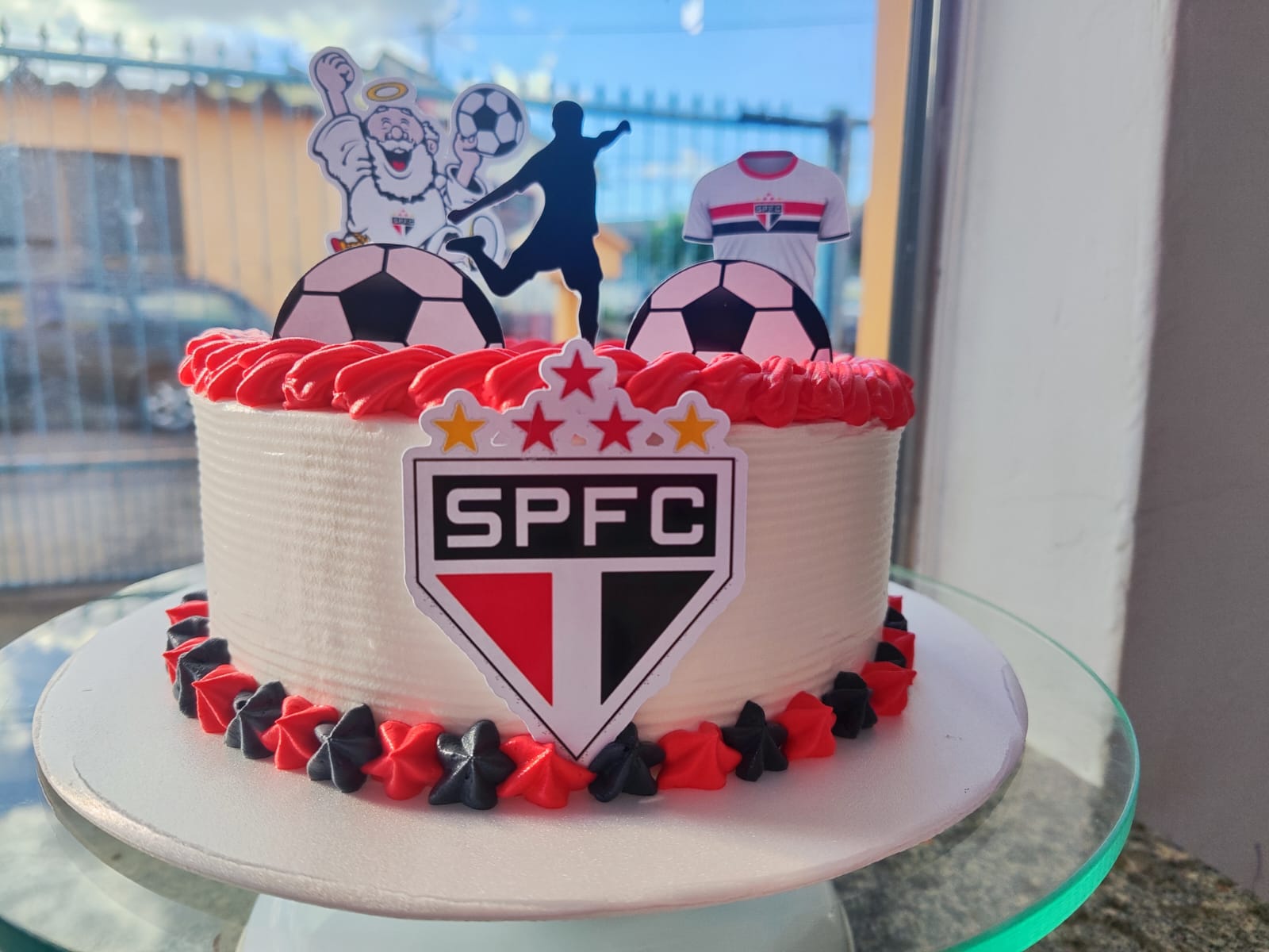 Bolo personalizado com tema de futebol do São Paulo FC