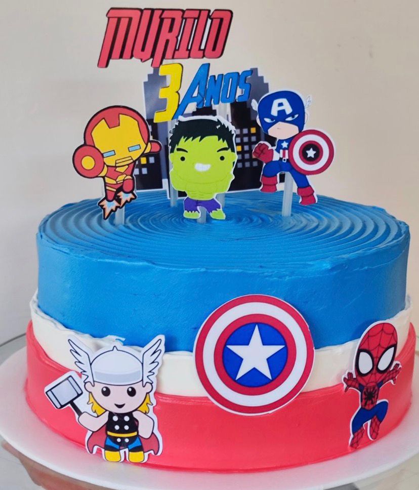 Bolo personalizado de aniversário com tema dos super-heróis Vingadores