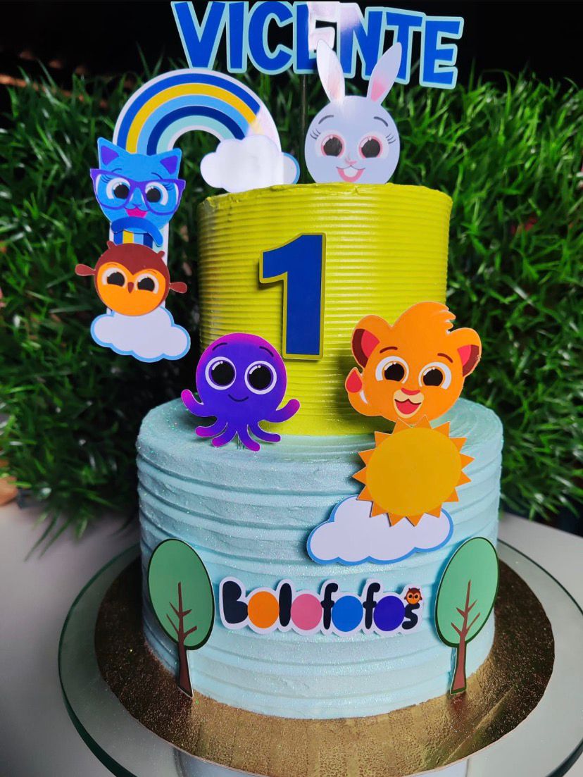 Bolo infantil personalizado de dois andares com tema Bolofofos